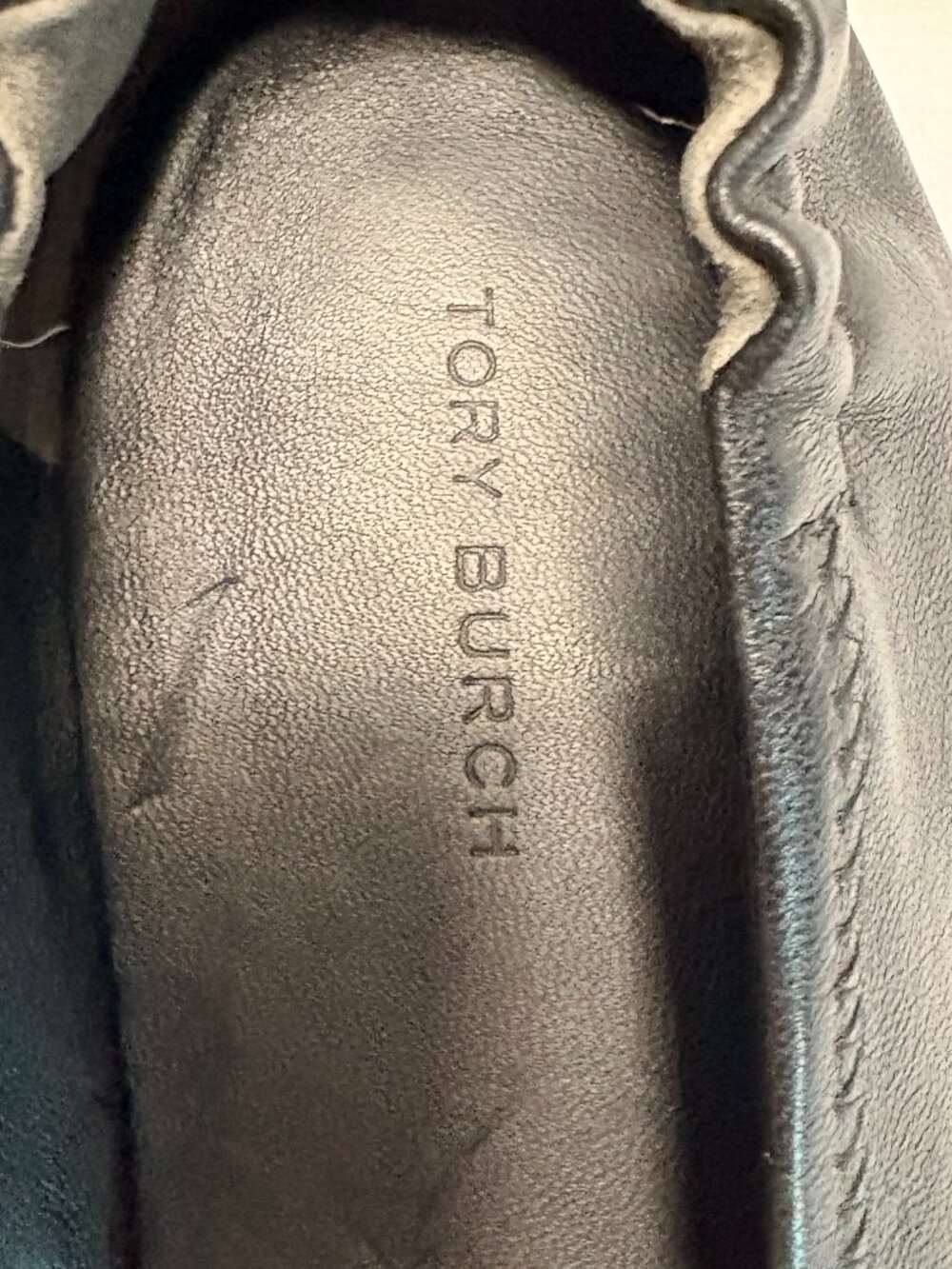 Tory Burch Womans Black Leather Mini Travel Ballet Flats Gold Metal Logo Size 9 - Picture 6 of 9